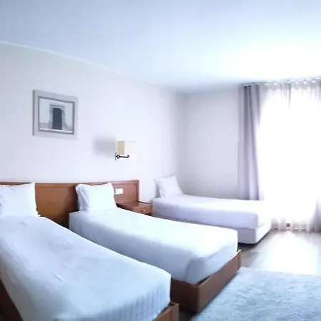 Dos Loios Hotell 2*