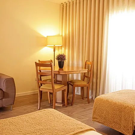 Dos Loios Hotell 2*