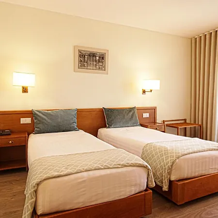 Dos Loios Hotell 2*