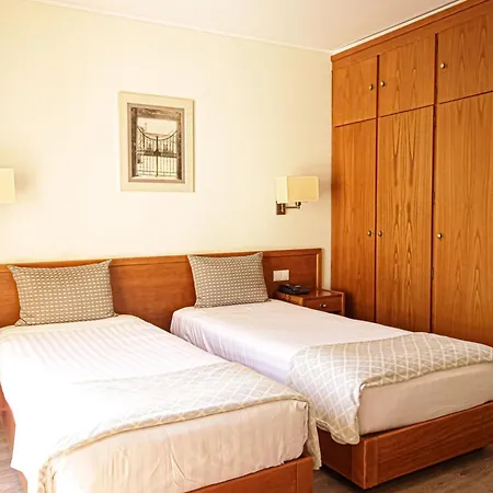 Dos Loios Hotel 2*