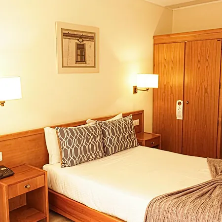 Dos Loios Hotel 2*