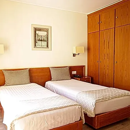 Dos Loios Hotel 2*