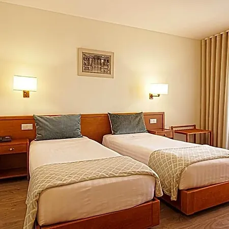 Hotel Dos Loios 2*