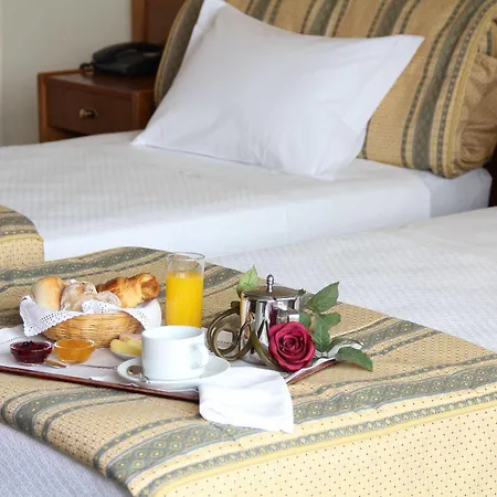 Dos Loios Hotell 2*