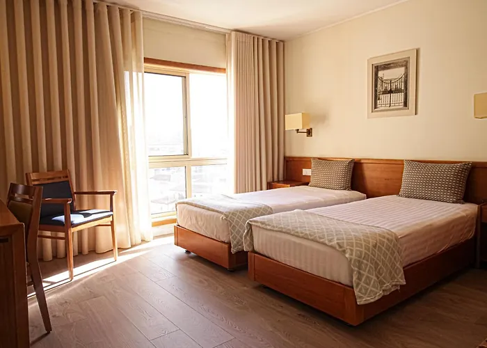 多斯罗伊奥斯酒店 2*