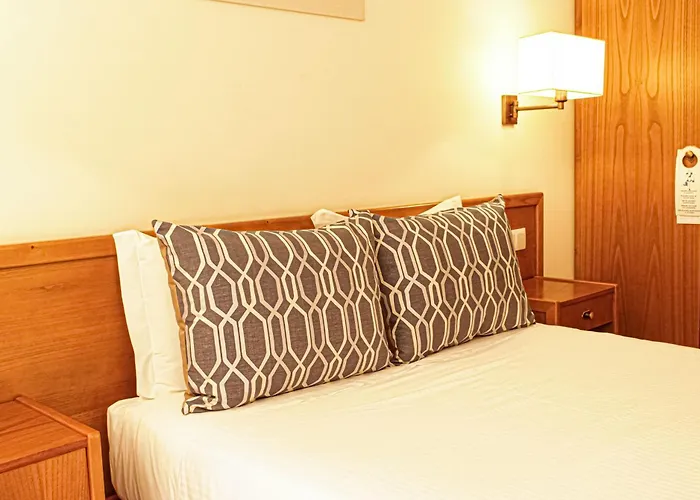 多斯罗伊奥斯酒店 2*